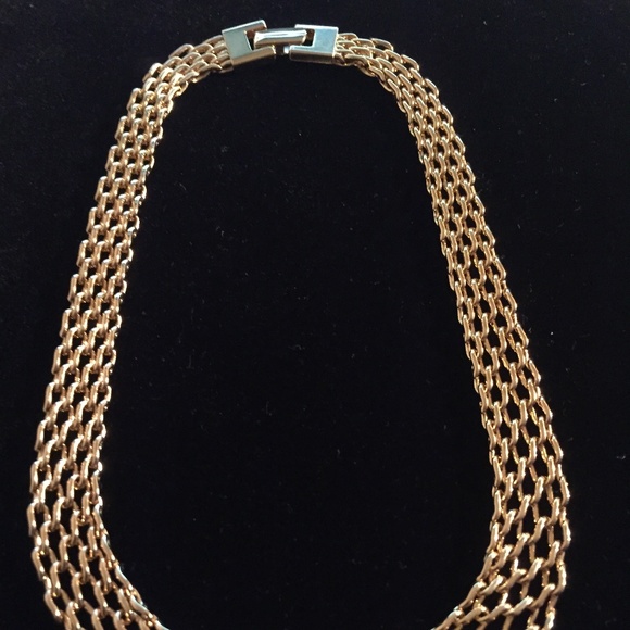 Beautiful Gold Tone Mesh Necklace - Picture 2 of 3